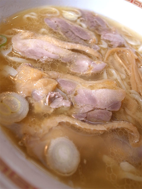130309嘉一-鶏チャーシュー麺醤油・鶏肉