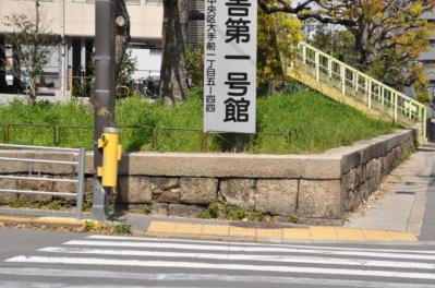 大阪第一陸軍病院　東側の石組(大阪陸軍遺構）