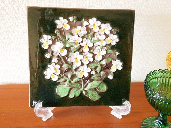 北欧メリーゴーランド Ｊie Gantoftaの花の陶板