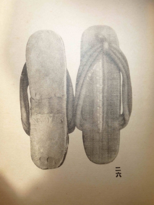 江戸時代末期の女草履で尻鉄は鉄鋲型2